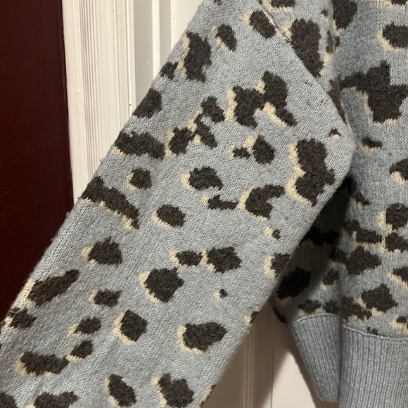 Double zero button down sweater - Picture 2 of 5